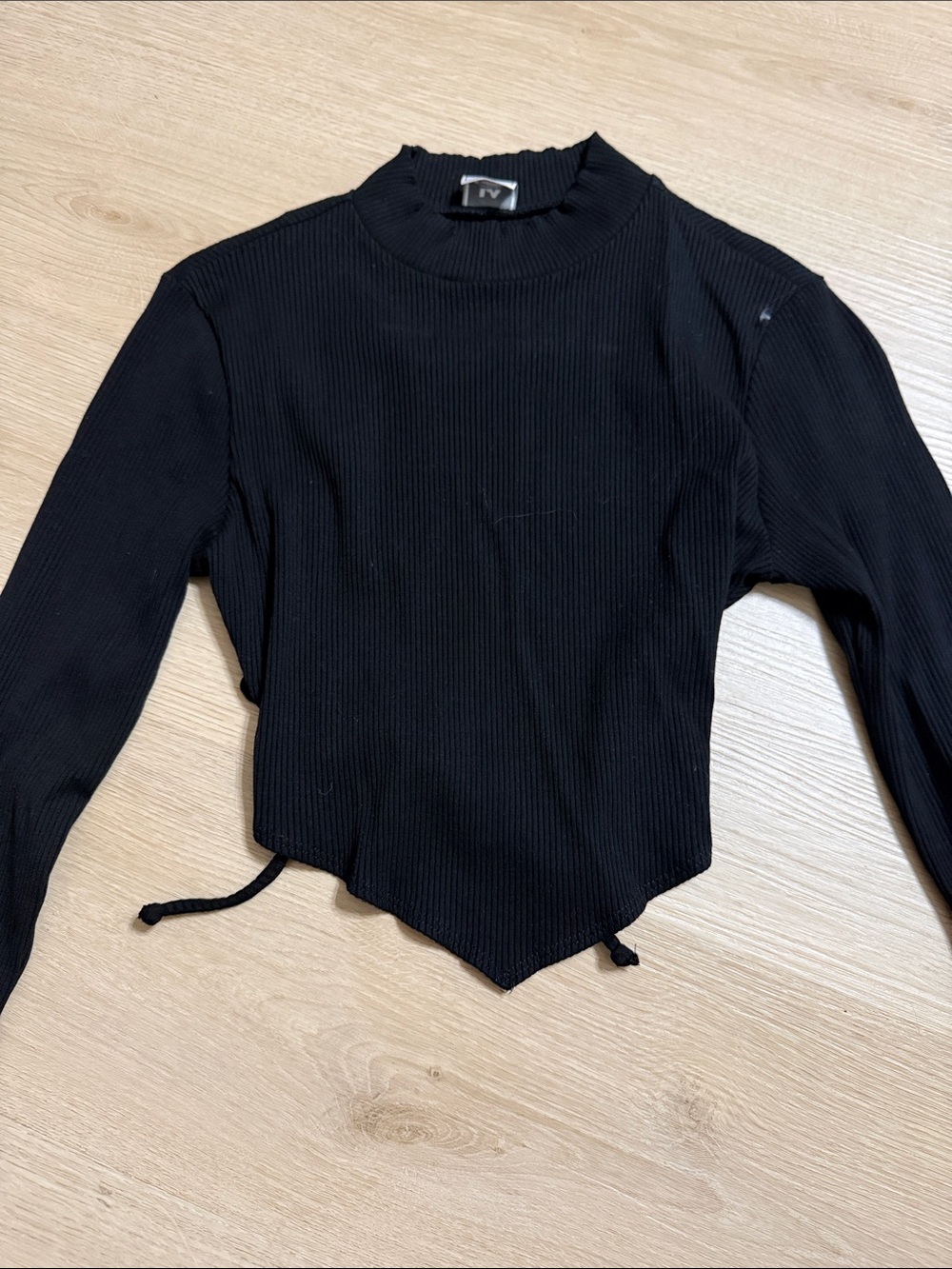 Black Ribbed Long-Sleeve Cropped Top